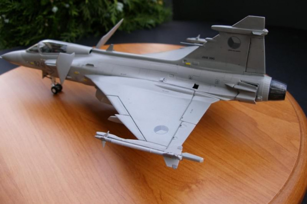 JAS-39 GRIPEN
MPM 1/48