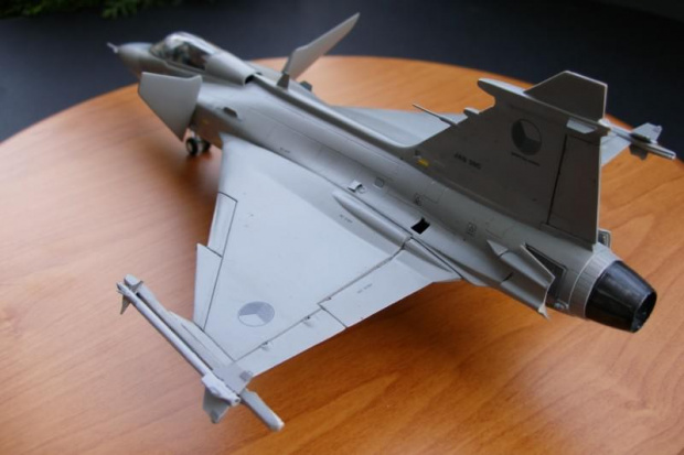 JAS-39 GRIPEN
MPM 1/48