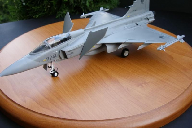 JAS-39 GRIPEN
MPM 1/48