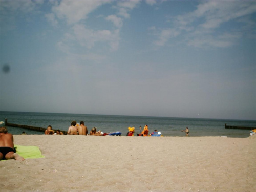 Morze, plaĹźa... a w oddali kubuĹ i tygrysek #UstronieMorskie #Bałtyk #plaża