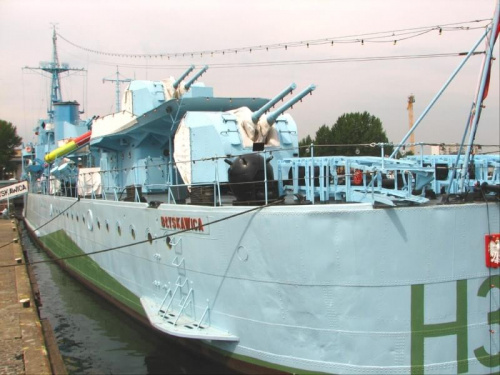 Gdynia - ORP BŁYSKAWICA jest jednym z najpiękniejszych okrętów w swojej klasie. Ten polski niszczyciel zbudowano 1935-36 w Wielkiej Brytanii (wyporność 2145/3380 t, prędkość 39 węzłów, 8 dział 102 mm).