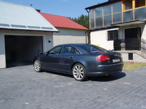 Audi A8 wł. p. Kleniewski z Krasnobrodu