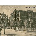 Neue Volksschule- nowa szkoła powszechna- 1916 rok, która rozpoczęła działalnosć jako szkoła katolicka w 1903 roku. Do 1979 roku była to Szkoła Podstawowa nr 3, obecnie miesci się w tym budynku Publiczne Gimnazjum nr 3. #Kluczbork