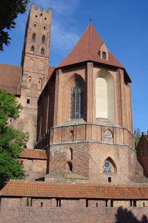 Widok na kociół zamkowy i wieżę od strony wschodniej. #Malbork #zamek #krzyżacy