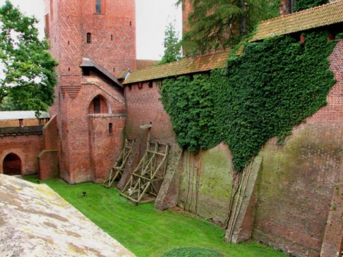 Malbork - fosa zamku wysokiego