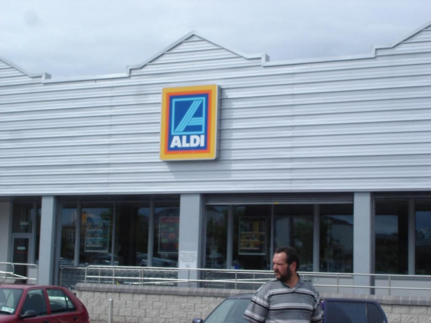 sklep o bardzo interesującej, ciekawej, oryginalnej, i ciastkowej nazwie ;-) ALDI :-)