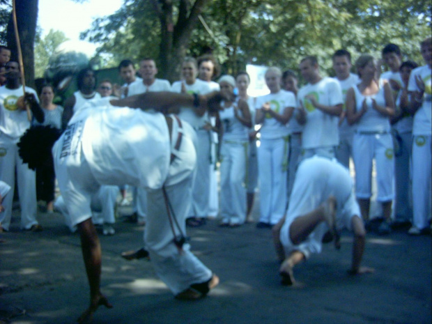 tak sie bawi Unicar .. ;) #unicar #capoeira #Mielno2006 #mielno