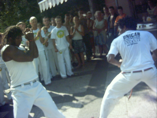 tak sie bawi Unicar .. ;) #unicar #capoeira #Mielno2006 #mielno