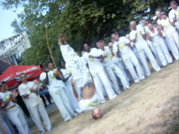 tak sie bawi Unicar .. ;) #unicar #capoeira #Mielno2006 #mielno