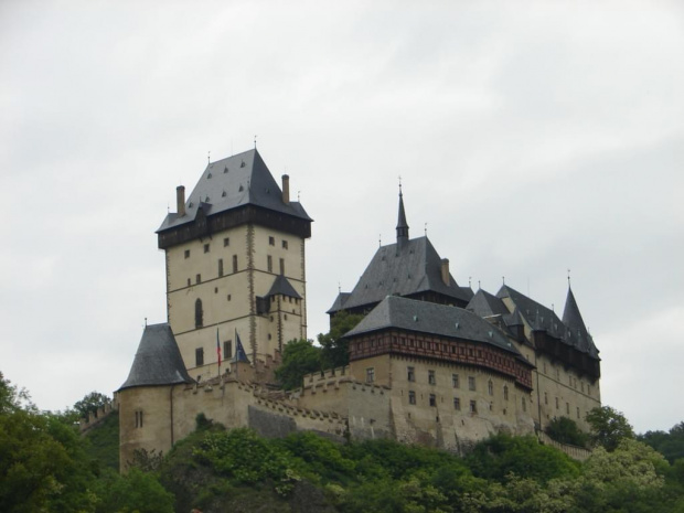 Zamek wyjatkowy nawet wsród tak licznych zamków w Czechach, nie tylko dzięki jego historycznemu znaczeniu, ale przede wszystkim ze względu na jego położenie i architekturę. #Zamek #Karlstejn #Czechy