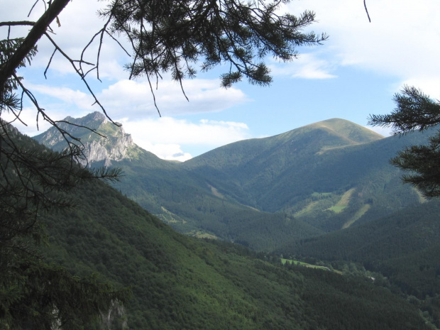 widok z Tesniav na Velky Rozsutec i Stoh