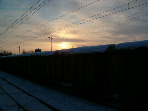 Wschód Słońca na stacji PKP w Tarnowie