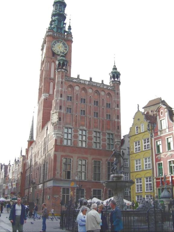 Gdańsk, gotycki ratusz i fontanna Neptuna. #Gdańsk #Miasto #Port #Stocznia #Żuraw
