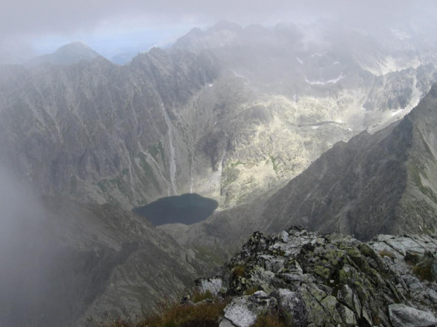 Niżny Teriański Staw, grań Hrubego, po prawej Wyżni Teriański Staw #GóryTatry