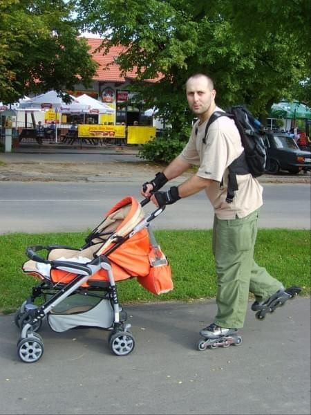 z tatą na rolkach :-) ach ten wiatr we włosach...