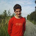 Na spacerku krajoznawczym z Kamilem:):) słoneczko,niebieskie niebo i zapach lasu,,,:)