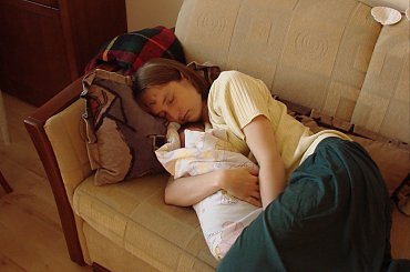 Po karmieniu pospać trzeba razem #majka #mama #spanie