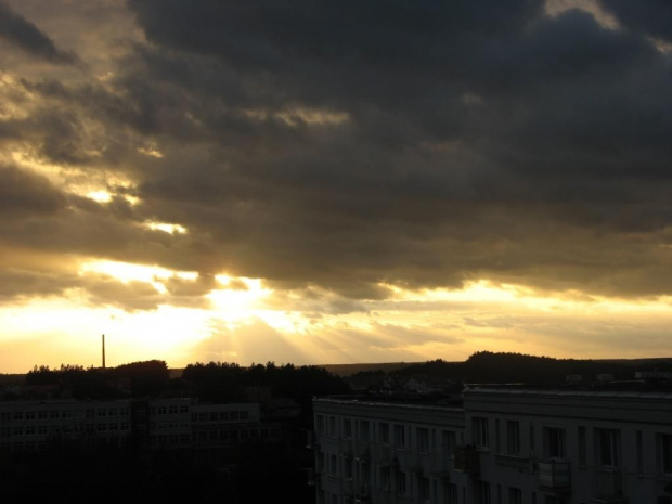 #ZachódSłońca #olsztyn #Sp30 #jaroty #boenigka #złoto #chmury #słońce #ZłotyŻar