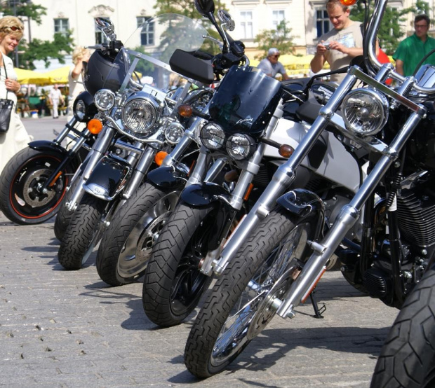 Harley Davidson na Krakowskim Rynku
07 września 2006 #Harley #Davidson #Kraków