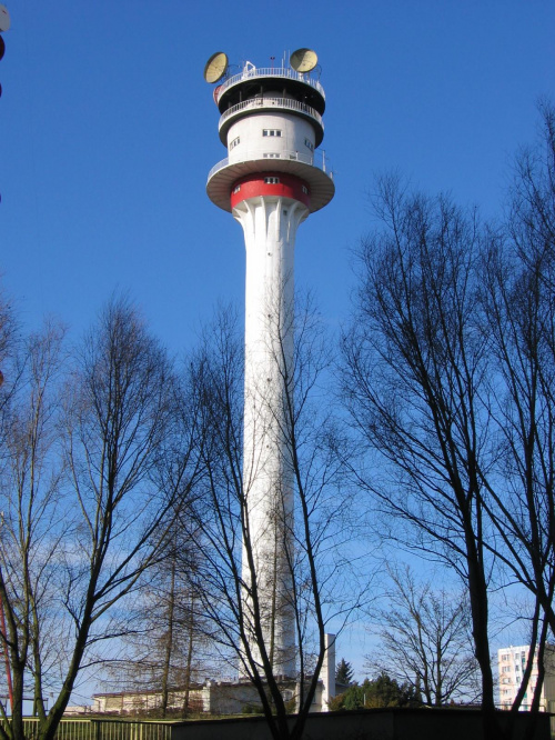Niższa z dwóch wież,ma około 60 metrów.Została zbudowana na początku lat 60. ubiegłego wieku.Wieża jest konstrukcją żelbetową.