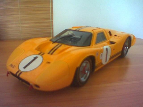 Rodzynek mojej kolekcji. Ford MKV IV- zwyciezca Sebring 1967, prowadzony przez legendarnego Mario Andretti'ego i Bruce'a McLaren'a. Firma Exoto- dla wtajemniczonych nie musze dodawac nic wiecej;)