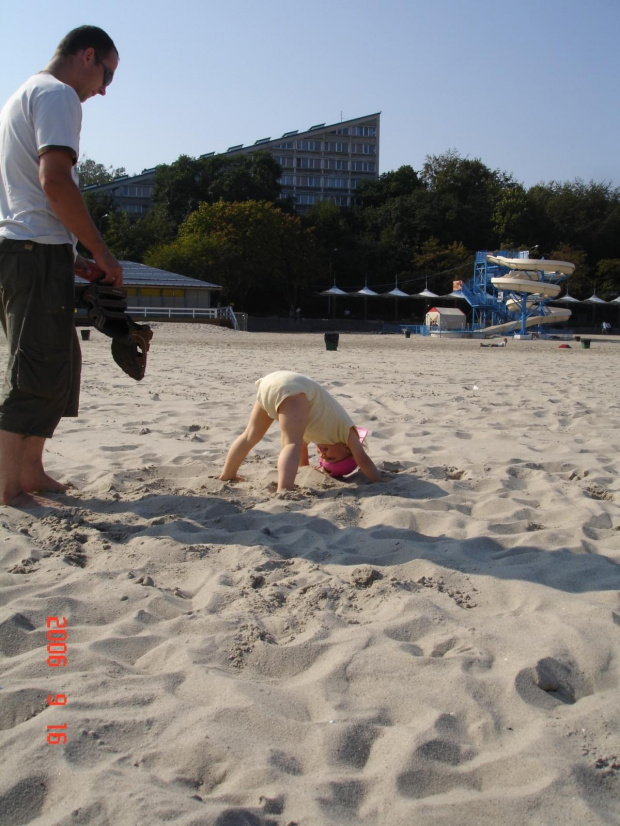 ... I ZNOWU JULIA MOŻE POSZALEĆ NA PLAŻY... :D