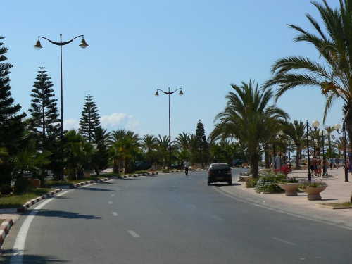 główna ulica przy Marinie w Hammamet Yasmin
