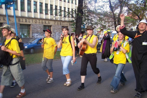 juz zaczynamy swoje tańce...no ja to się musiala nawodnic...bo jakos zaschnelam po drodze...:D