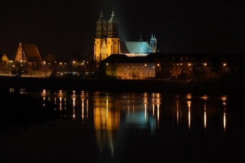 Katedra Poznańska - widok z mostu w. Rocha #kościół #miasto #mosty #noc #Poznań #ulice