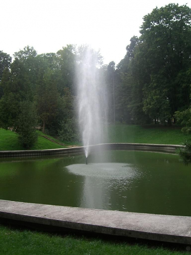 Fontanna w parku im. Stanisława Staszica w Częstochowie :)