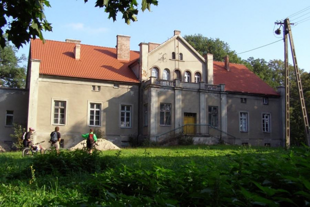 Relacja fotograficzna z wycieczki odbytej 17 IX 2006 roku. Przebiegała ona przez centralną cześć borw tucholskich. Trasa wiodła ze Smętowa przez Osiek i Legbąd do Rytla
Więcej na:
www.phantom.blog.pl