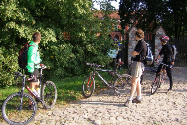 Relacja fotograficzna z wycieczki odbytej 17 IX 2006 roku. Przebiegała ona przez centralną cześć borw tucholskich. Trasa wiodła ze Smętowa przez Osiek i Legbąd do Rytla
Więcej na:
www.phantom.blog.pl