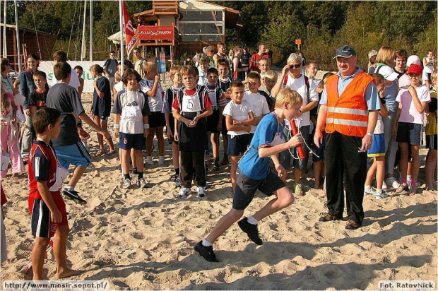 Sztafetowe Biegi Przełajowe po plaży w Sopocie. Organizator sopocki MOSiR #Sp9WSopocie