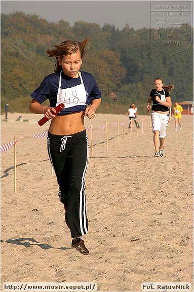 Sztafetowe Biegi Przełajowe po plaży w Sopocie. Organizator sopocki MOSiR #Sp9WSopocie