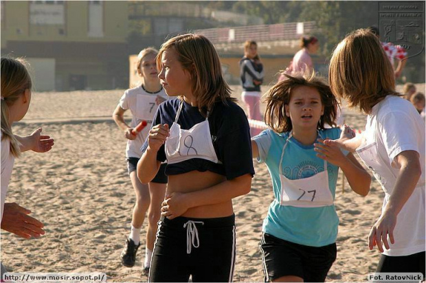 Sztafetowe Biegi Przełajowe po plaży w Sopocie. Organizator sopocki MOSiR #Sp9WSopocie