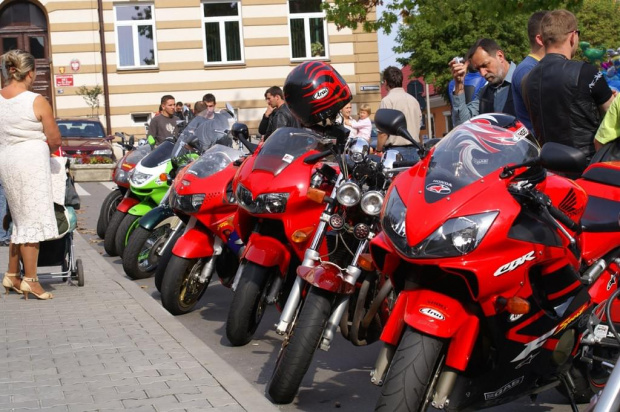 Motocyklowa Msza Święta na zakończenie sezonu - Bochnia 2006 #Bochnia #harley #motocykl #msza