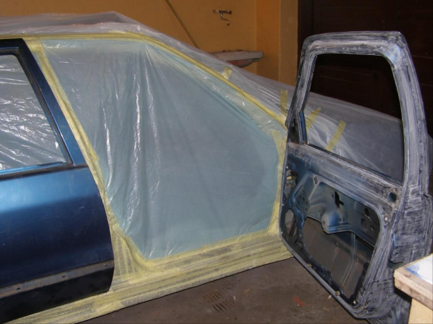 Przygotowanie do malowania drzwi #MalowanieDrzwi #Renault19
