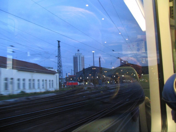 w pociągu z Berlin Schoenefeld do Liepzig - wjazd na dworzec główny w Lipsku #Liepzig #Berlin #Train