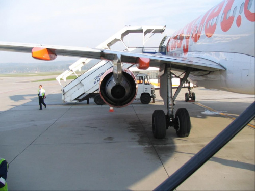 samolot linii EasyJet, wejście na pokład #LotniskoKrakówBalice