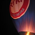 Nocny pokaz balonów podczas XV Balonnowego Pucharu Leszna