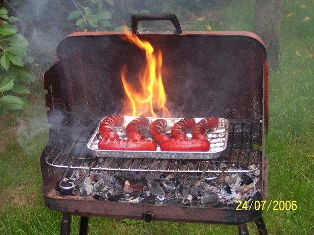 Płonący grill