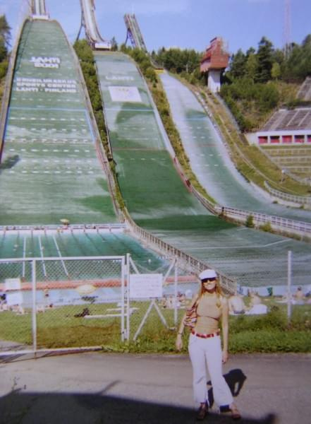 Lahti - skocznie narciarskie, a nad dole basen !