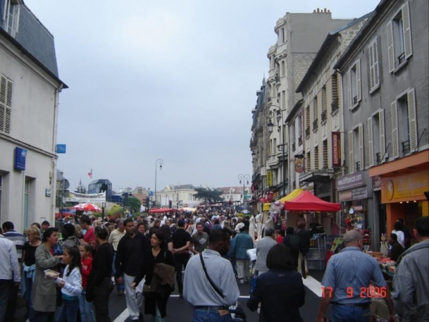 Maisons-Laffitte - brocante w centrum