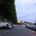 Conflans-Sainte Honorine - brzegi Sekwany (F - Seine) oraz kawałek statku-ko?ciołu "Je Sers" i o?wietlona wieża Montjoie i kociół Saint-Maclou