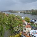 Conflans-Sainte Honorine - Widok na Sekwanę (F - Seine) oraz m.in. tzw. péniches, czyli statki na których zwykli ludzie mieszkajš. One stajš się coraz bardziej modne