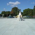 Plac przed Pałacem i nowo poznany kolega