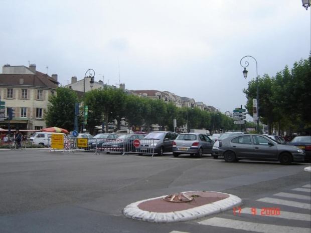 Maisons-Laffitte - brocante w centrum