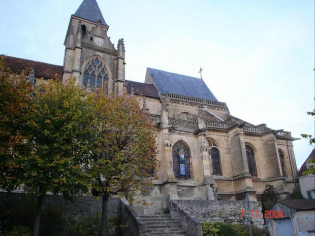 Triel-sur-Seine - jeden z dwóch jedynych kociołów we Francji pod którymi można jechać ... (sic !)