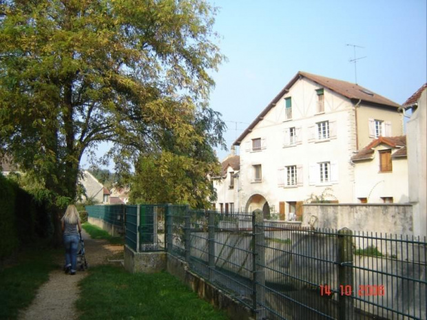 Aulnay sur Mauldre - nad rzeczkš Mauldre