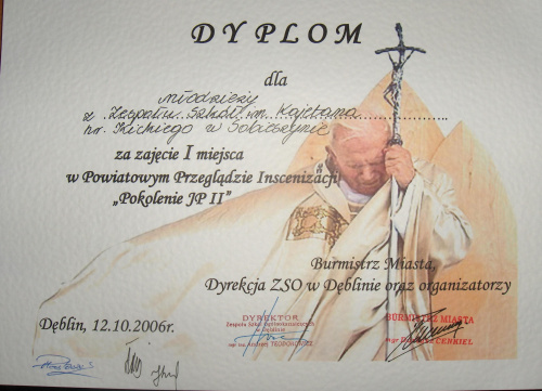 13 października 2006 r. młodzież przygotowana przez p. Teresę Jakubiak zaprezentowała Apel poświęcony Janowi Pawłowi II. Insenizacja zdobyła I nagrodę na I Powiatowym Konkursie "Pokolenie JP II", który odbył się w dniu 12 października w Dęblinie